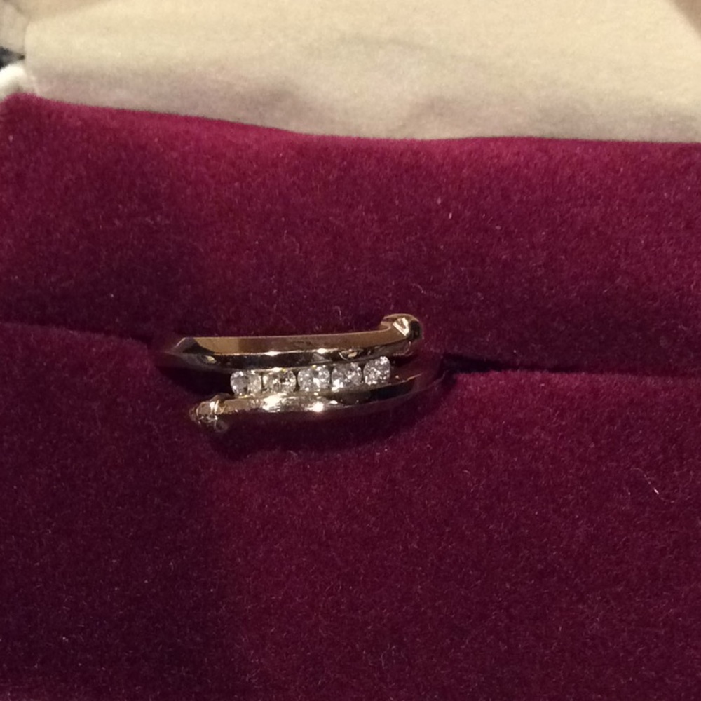 Gold diamond ring/band